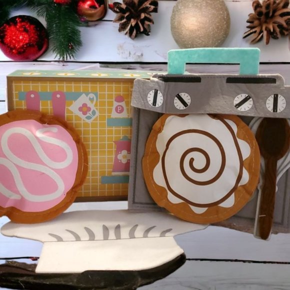 Wood Kitchen Box with Felt Cinnabon Set - Kitchen Box Opens to Store Items - Picture 1 of 7